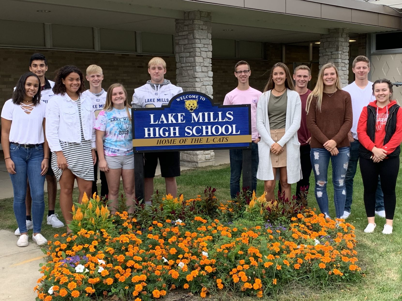 LAKE MILLS HIGH HOMECOMING COURT